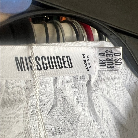 Missguided White Cheese Cloth Plunging Neckline Tie-Front Blouse - Picture 4 of 4